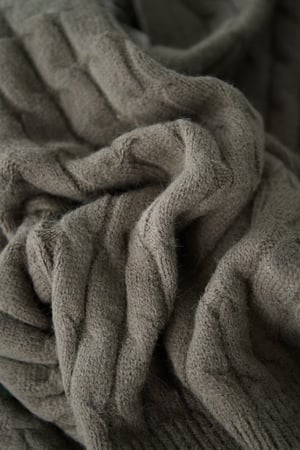 Comodo maglione lavorato a trecce h5 Immagine9
